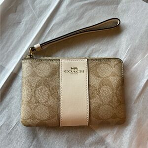 Coach Wristlet - Cream Classic Style